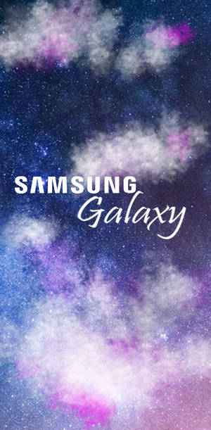 帶有星星和Samsung Galaxy文字的紫色和藍色星雲。 — 三星Galaxy 壁紙