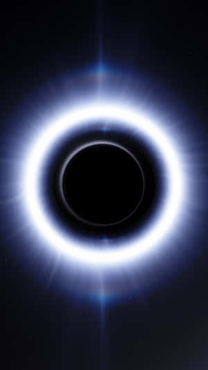 深空中帶有發光吸積盤的黑洞。 — 宇宙 壁紙