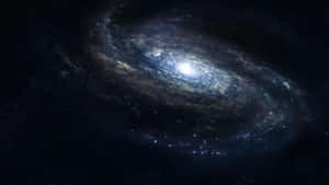 一個具有明亮核心和旋轉臂的螺旋星系，充滿恆星和宇宙塵埃。 — 美麗的夜晚 壁紙