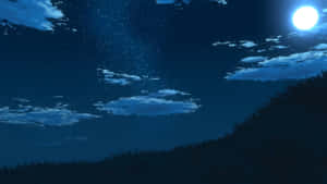 月光下的夜空，星星和雲朵在黑暗的山丘之上 — 月光 壁紙