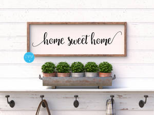 鄉村風格 home sweet home 木牌與盆栽黃楊在白色搭接牆上。 — 甜蜜的家 壁紙