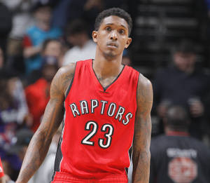 專業籃球運動員穿著紅色Raptors球衣號碼23在球場上 — 多倫多暴龍 壁紙