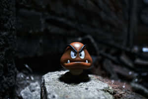 憤怒的Goomba玩具公仔在黑暗環境中的石頭上 — Surface Pro 壁紙