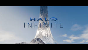Halo Infinite 標誌在藍天下積雪環狀結構之上 — 最後一戰：無限 4K 壁紙