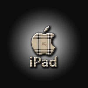 帶有 Burberry 格紋圖案的光面 iPad 標誌，置於深色漸變背景上。 — Burberry 壁紙