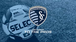 足球帶有 Sporting KC 標誌和 pathway to pros 文字在草地上。 — 足球員 壁紙
