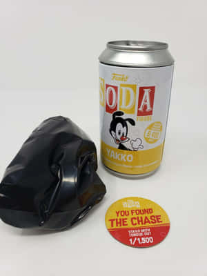白色背景上帶有Yakko Warner和chase貼紙的Funko Soda罐 — 狂歡三寶 壁紙