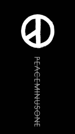 白色和平標誌及文字 peace minus one 在黑色背景上 — Peaceminusone 壁紙