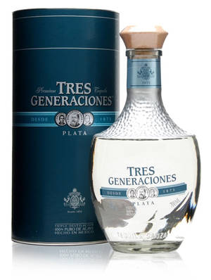 優質 Tres Generaciones Plata 龍舌蘭酒瓶及包裝，置於白色表面上。 — 墨西哥 壁紙