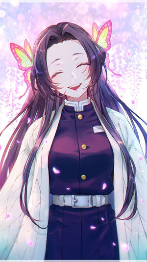 動漫女孩帶著蝴蝶翅膀在神奇的粉紅色和紫色環境中微笑。 — 魯夫微笑 壁紙