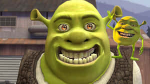 一個綠色食人魔和他的較小版本微笑並開心地揮手。 — 史瑞克 壁紙