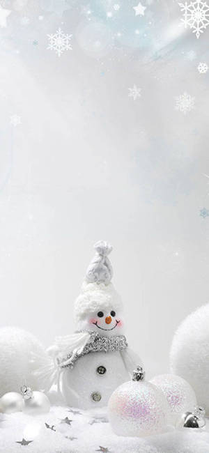 雪人戴著圍巾和帽子，被裝飾品和雪花圍繞。 — iPhone 18 Pro 壁紙