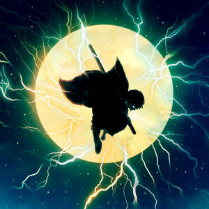 在黑暗的天空中，一個戰士在閃電中躍起，剪影映襯著發光的月亮。 — 鬼殺隊 善逸 壁紙