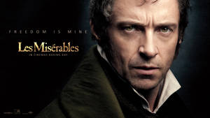 Hugh Jackman 在《悲慘世界》電影海報中飾演 Jean Valjean，眼神強烈。 — 休·傑克曼 壁紙