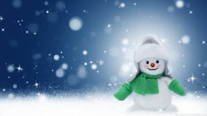 雪中的雪人，帶有閃光和藍天 — 高對比 壁紙