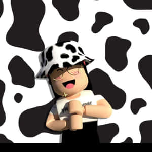 一個微笑的Roblox頭像，戴著眼鏡和牛紋帽子，在牛紋背景前。 — TikTok 動圖 壁紙