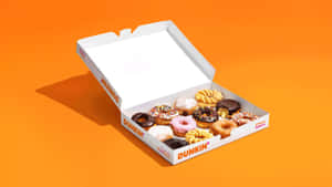 打開的Dunkin'甜甜圈盒，內有各種甜甜圈，橙色背景。 — Dunkin Donuts 壁紙