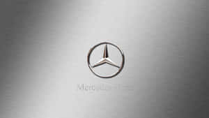 拉絲金屬表面上的 Mercedes-Benz 標誌 — Mercedes Benz C300 壁紙