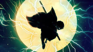 動漫戰士剪影在電光中持劍跳躍，背景是發光的月亮。 — 鬼殺隊 善逸 壁紙