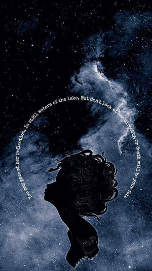 一個女性剪影仰望帶有星雲和文字的星空宇宙。 — 插畫 壁紙