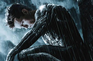 一個擁有液態金屬身體的男人蹲在傾盆大雨中。 — 湯姆·霍蘭德 壁紙