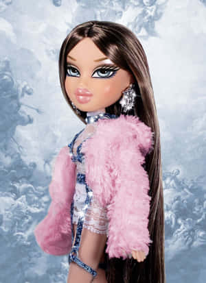 Bratz 娃娃穿著粉紅色毛絨外套和閃亮服裝，背景為陰天。 — Bratz 美學 GIF 壁紙