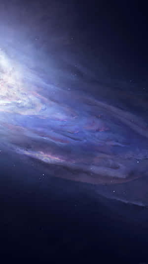 充滿活力的紫色和藍色星雲在充滿恆星的星系中旋轉。 — 美學藍色 iPhone 壁紙