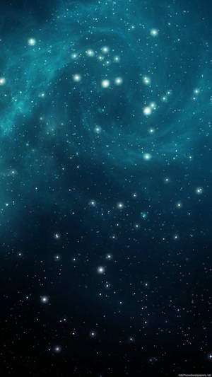 深空中帶有發光星星的青綠色螺旋星系 — 藍色銀河 壁紙