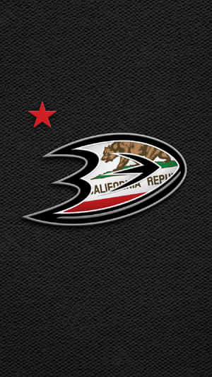 Anaheim Ducks 標誌，帶有熊和紅星，位於黑色紋理背景上。 — 安納海姆鴨隊 壁紙