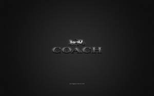 Coach品牌標誌，在深色紋理背景上帶有馬車圖案 — 教練 壁紙
