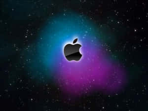 Apple標誌漂浮在帶有藍綠色和紫色色調的星空宇宙星雲中。 — 澤爾德里斯 壁紙