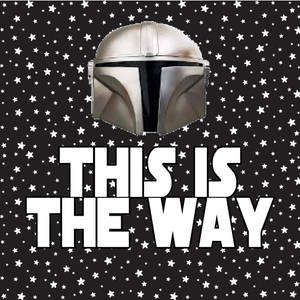 曼達洛人頭盔，帶有「THIS IS THE WAY」文字，星空背景