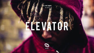 一位身穿栗色連帽上衣的饒舌歌手的肖像，帶有歌曲「Elevator」的文字疊加。 — 小烏茲·弗特 壁紙