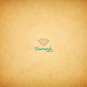 Diamond Supply Co. 標誌，帶有綠色字體和線條繪製的鑽石，位於紋理米色背景上。 — 蘋果標誌 iPhone 壁紙