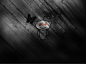 橙色眼睛的 Reddit 外星人，深色木頭，蝴蝶 — 深色主題 壁紙