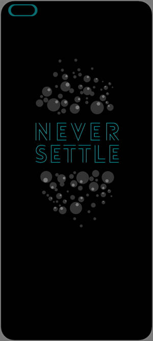 黑色背景，帶有青綠色文字 never settle 和灰色氣泡簇 — Pixel 9 Pro Fold 壁紙