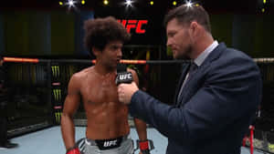 UFC拳手在八角籠中賽後接受訪問。 — 終極格鬥冠軍賽 壁紙