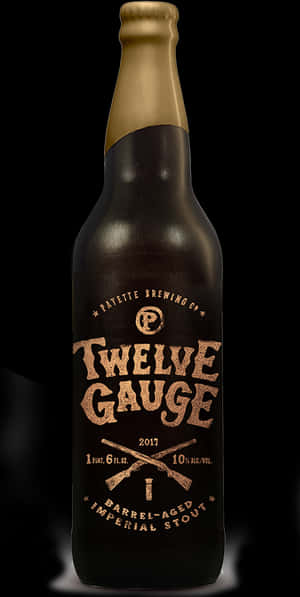 深色啤酒瓶，標籤為 Twelve Gauge Imperial Stout，帶有金色蓋子和交叉步槍設計。