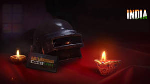 戰場頭盔和遊戲卡被紅色布料上的兩盞油燈照亮。 — 電玩遊戲 GIF 壁紙