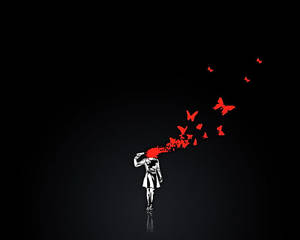 一個人將紅色蝴蝶釋放到黑暗的天空中。 — 5:4 壁紙