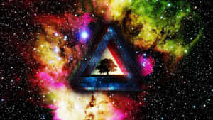 太空中的發光三角形內含一棵孤獨的樹，背景是色彩繽紛的星雲。 — 魔法森林 壁紙
