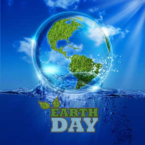 Earth Day 標誌，藍天下有玻璃地球儀和水花。 — 世界地球日 壁紙