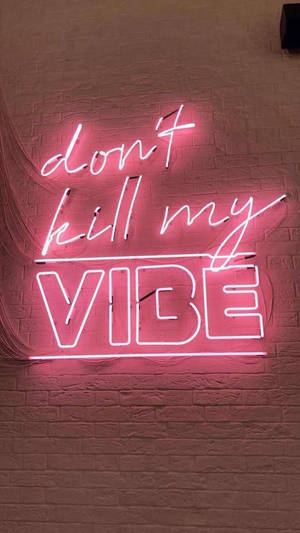 粉紅色霓虹燈牌，上面寫著「don't kill my VIBE」，在磚牆上。 — 霓虹粉紅美學 壁紙