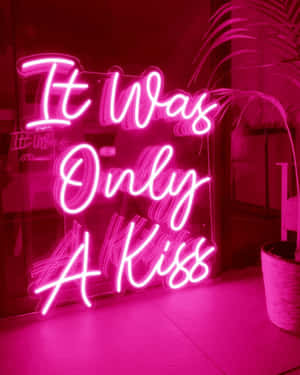 粉紅色霓虹燈牌，上面寫著「It Was Only A Kiss」，在一個有植物的舒適房間裡。 — 粉紅色 壁紙
