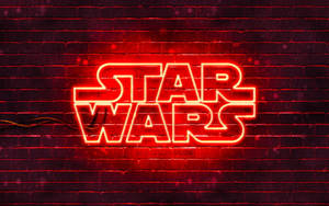 夜間潮濕磚牆上的紅色霓虹燈 Star Wars 標誌。 — 星際大戰 雙螢幕 壁紙