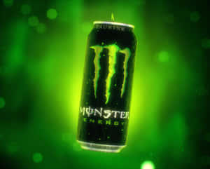 一個發光的綠色Monster Energy飲料罐漂浮在充滿綠色光的空間中。 — 魔物獵人 壁紙