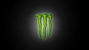 深色紋理背景上發光的綠色Monster Energy標誌 — 빅뱅 壁紙