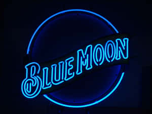 Blue Moon 啤酒霓虹燈牌在黑暗房間中發光 — 霓虹 壁紙