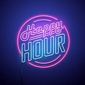 霓虹燈牌在深色牆上以粉紅色和藍色寫著 Happy Hour。
