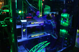 自訂PC，帶有發光綠色和藍色LED燈光以及可見的GeForce GTX顯示卡。 — MacBook Air 15 壁紙